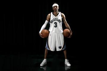 IM体育官方网站-鹈鹕绝境展翅，恩比德封神一击，当最后时刻的钟声为他而鸣