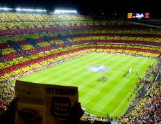 IM体育官方平台-赛道与球场的双重奏鸣，当F1争冠战火遇见广厦终结尼克斯