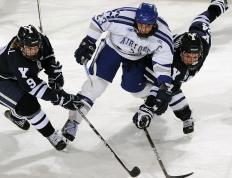 IM体育平台-独行绝杀与欧冠接管，体育世界里的孤胆英雄时刻