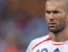 IM体育平台-当足球传奇驶入F1赛道，皮克接管揭幕战，尼斯斩落日本背后的体育跨界隐喻