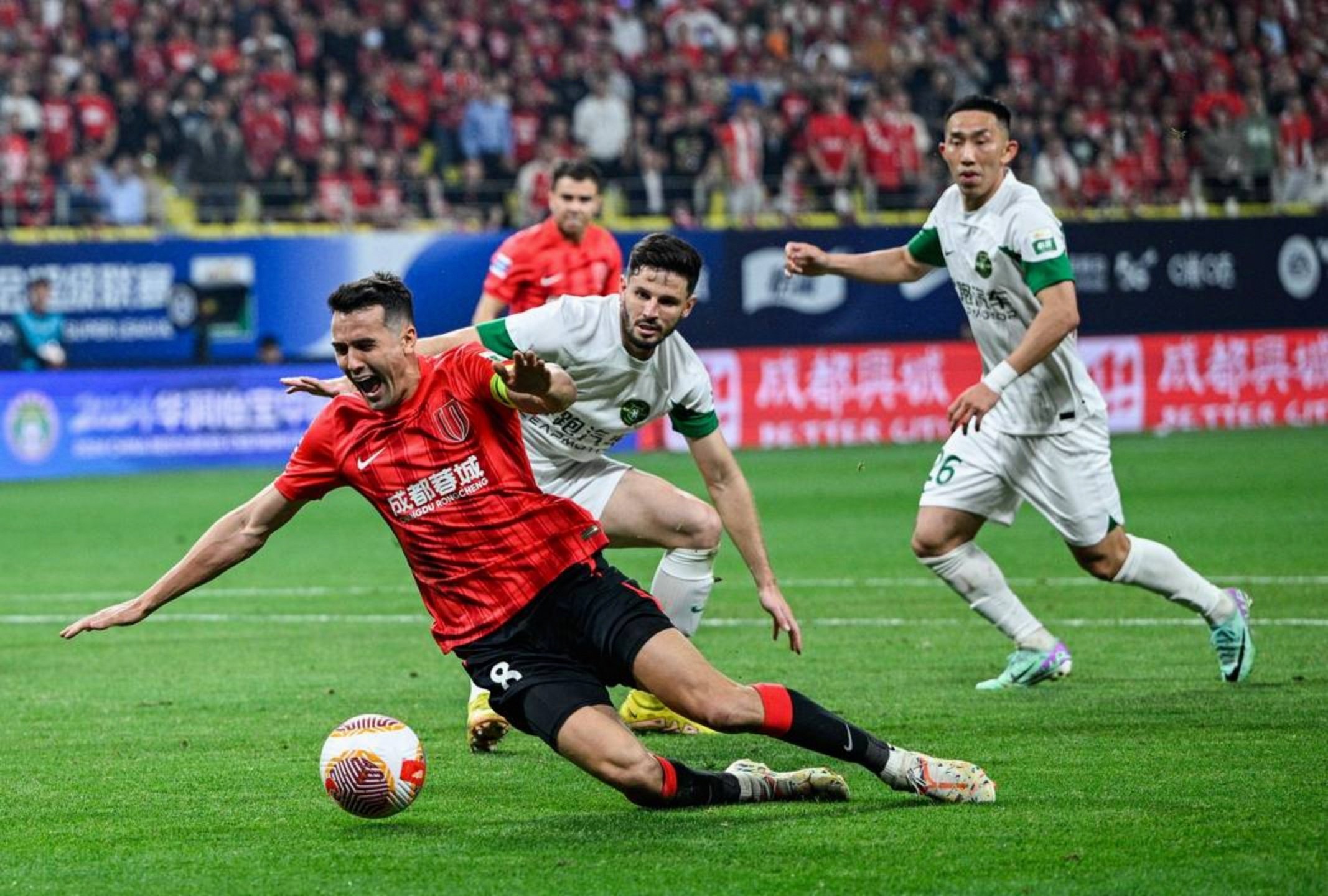 IM体育-成都兴城主场大胜，冲击前列实力惊人的简单介绍