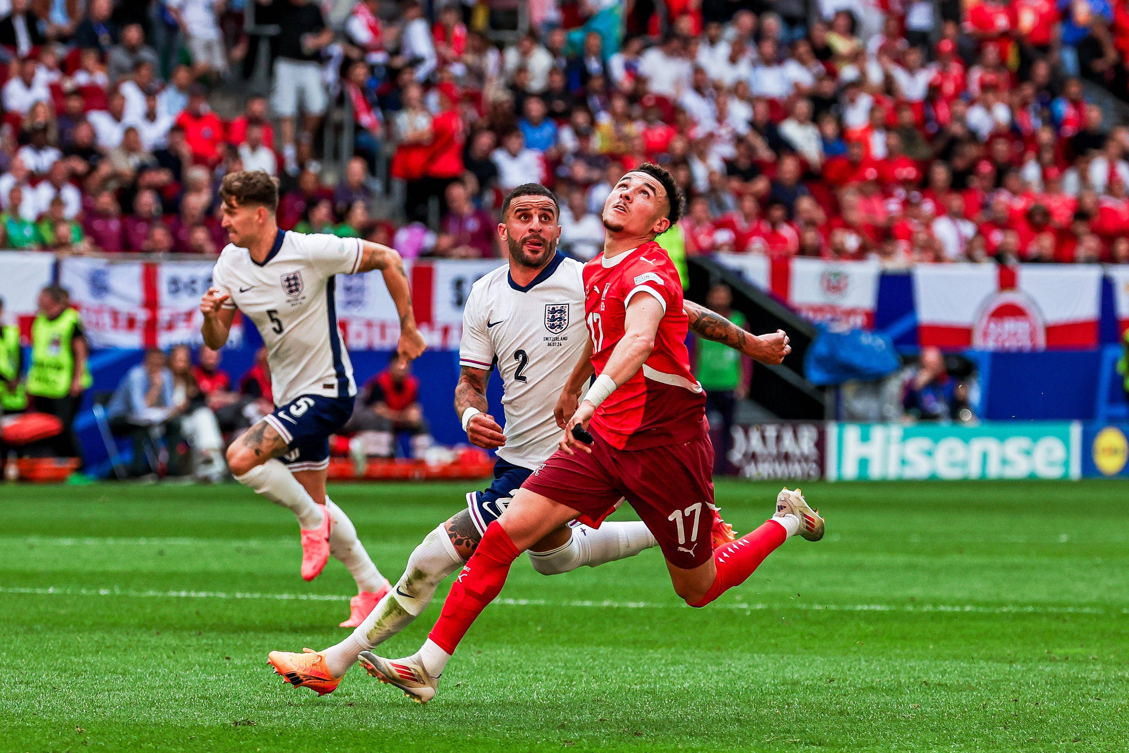 IM体育官网-包含英格兰防守稳固，主场大胜锁定前四的词条