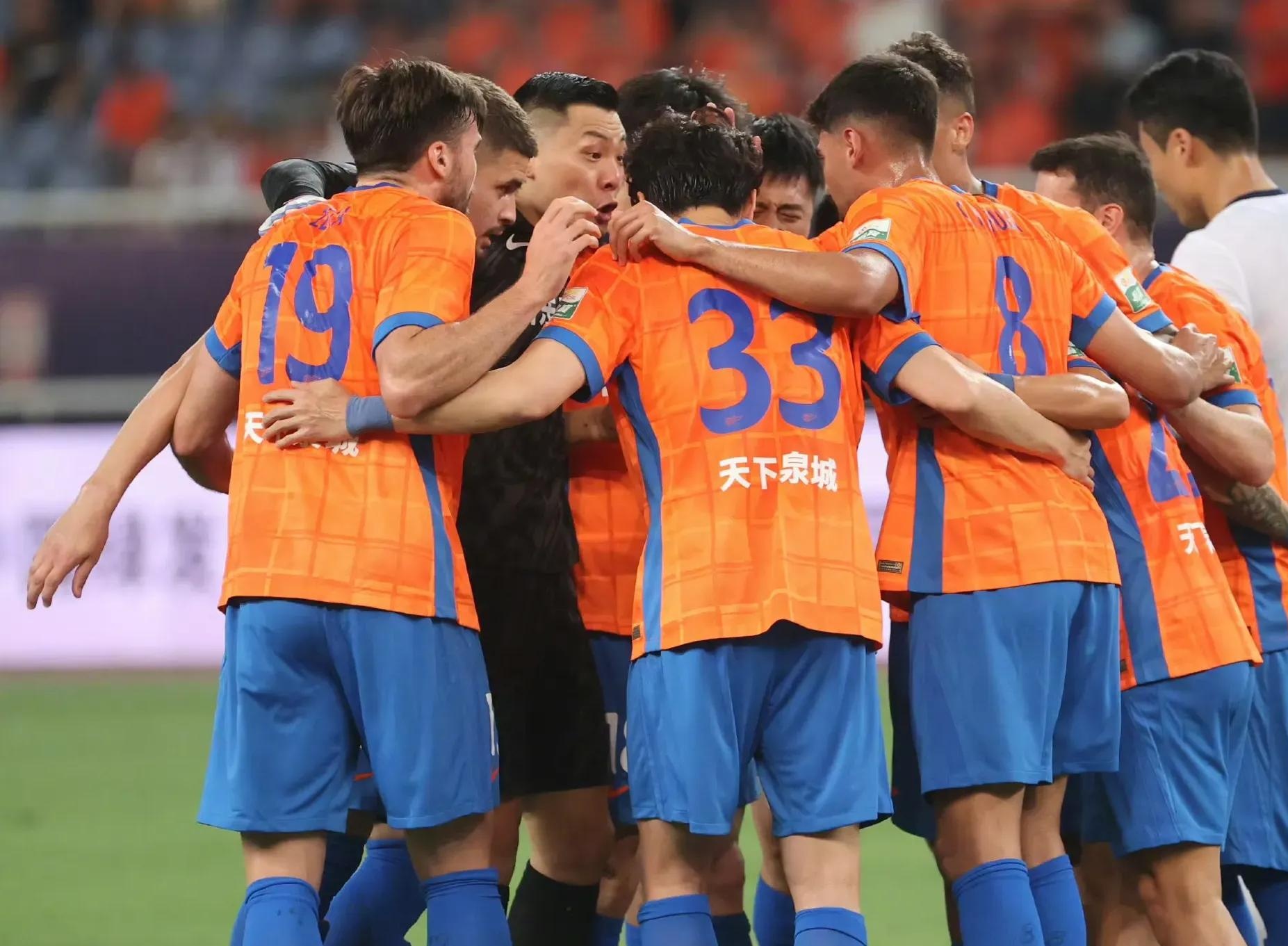 IM体育下载-激战正酣,球迷热情支持本土球员的简单介绍