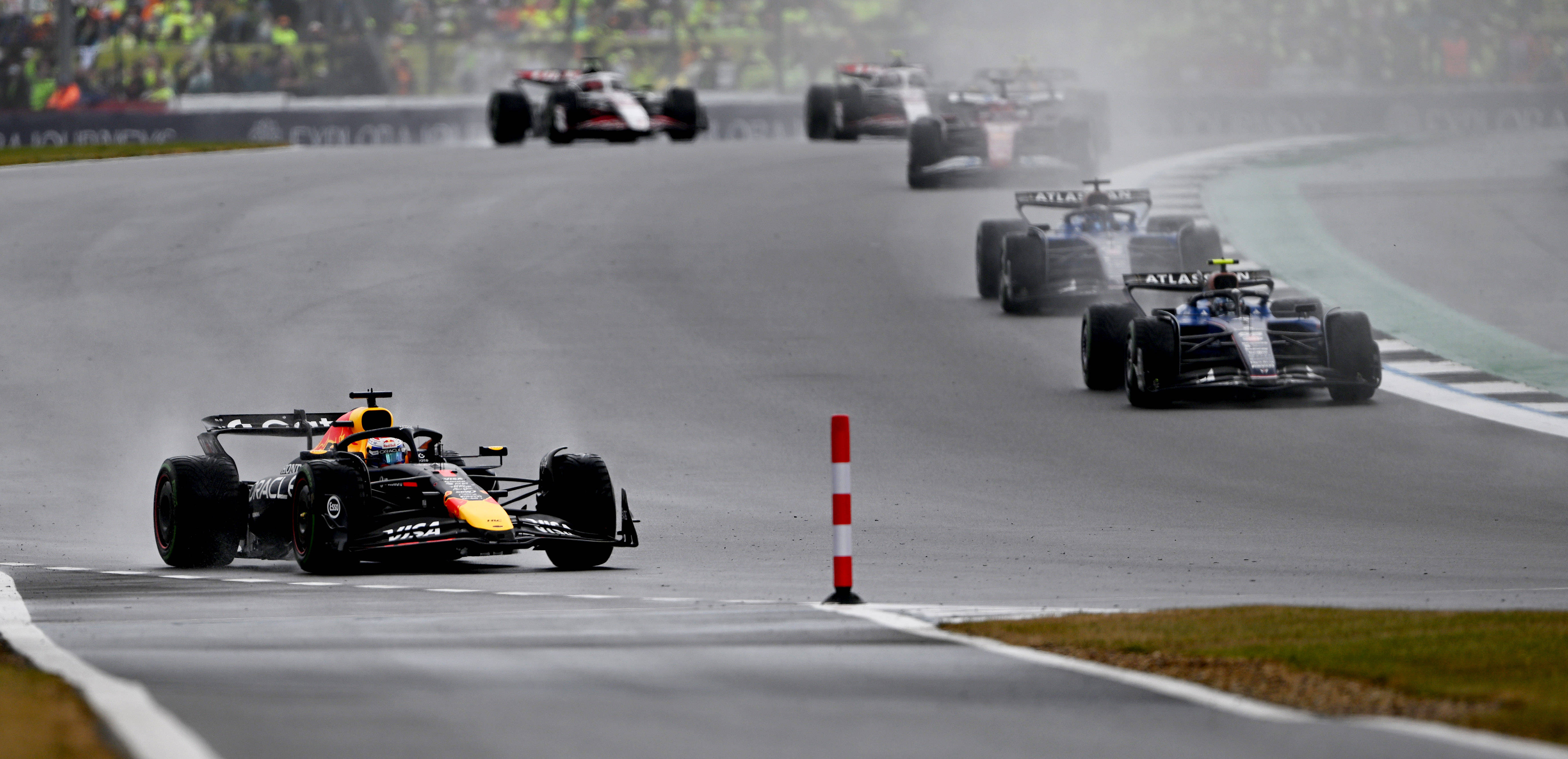 IM体育下载-索伯车队翻盘红牛车队,诺里斯统治全场的简单介绍