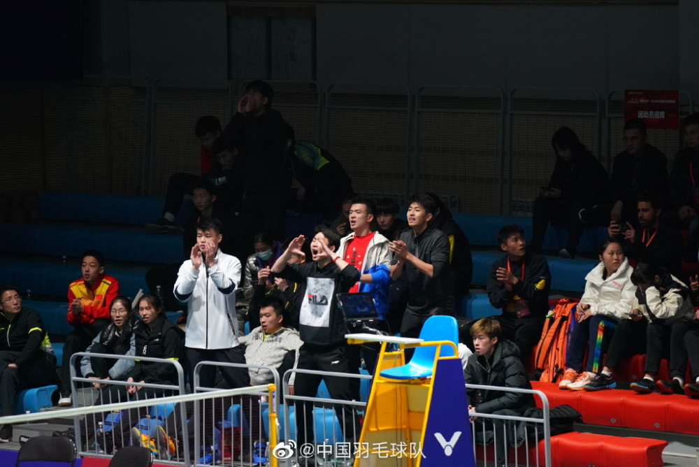 IM体育在线注册-印度队鏖战马来西亚队，郑思维扛起全队